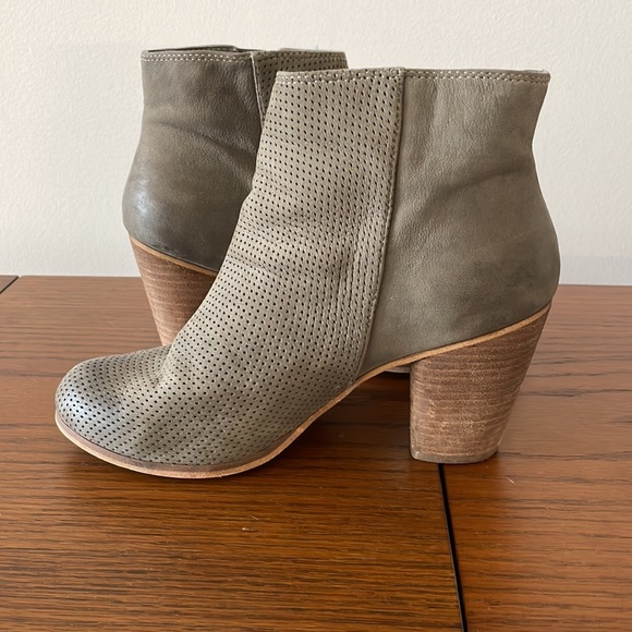 BP Trolley Ankle Booties in Perferated Grey - Size 7 - Picture 9 of 10
